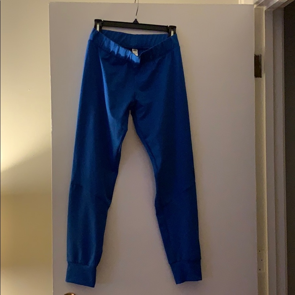 Fleo Joggers size Small